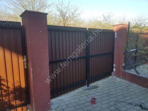 Kétszárnyú nyiló kapu