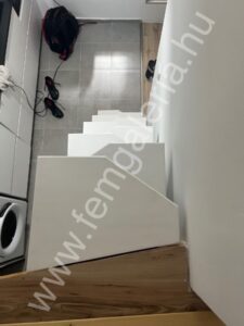 Egyedi lépcső felülről