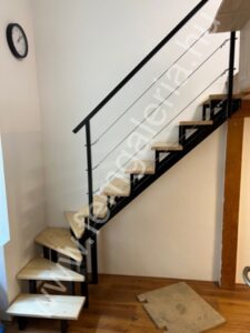 Drót korlátos lépcső