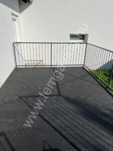 Terasz gyerekbarát korláttal